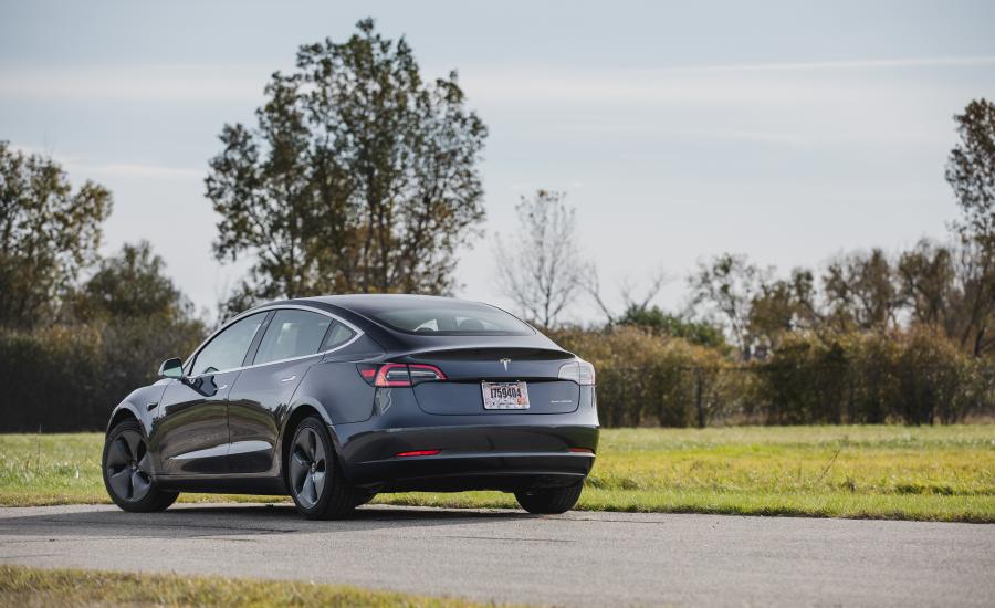  Tesla Model 3 2017 года  (US) (фото 49 из 49)
